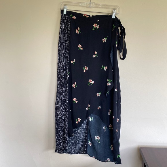 Topshop Dresses & Skirts - *SALE* Topshop Floral Polka Dot Wrap Skirt